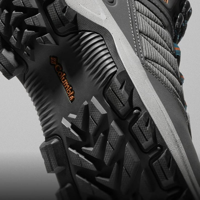 Omni-Grip™ utiliza compuestos y patrones de tacos especialmente diseñados para lograr tracción en todo tipo de terreno.
